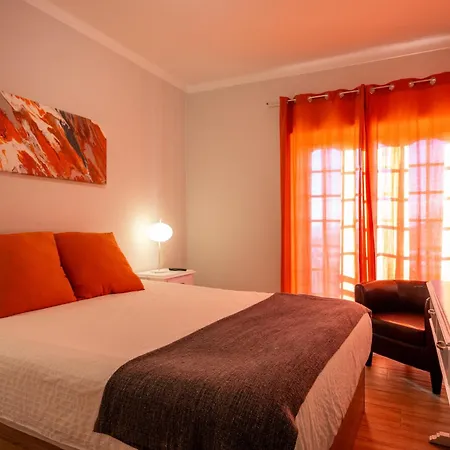 Ensuite 3 Laranja Frente Rochedo * Santo Isidoro