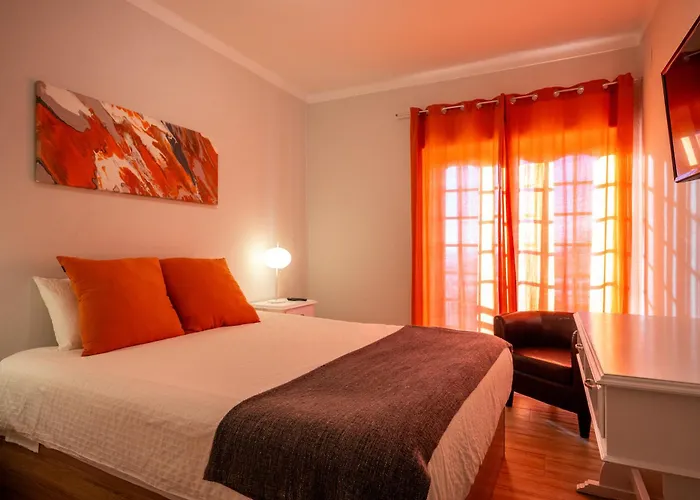 Ensuite 3 Laranja Frente Rochedo 3* Santo Isidoro